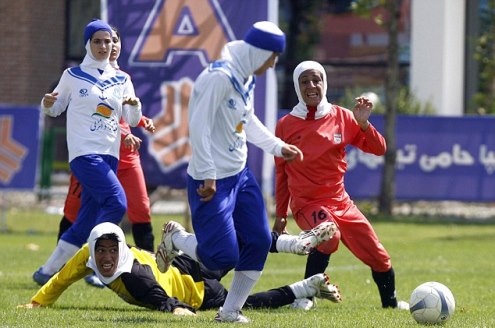 Các nữ tuyển thủ bóng đá Iran.