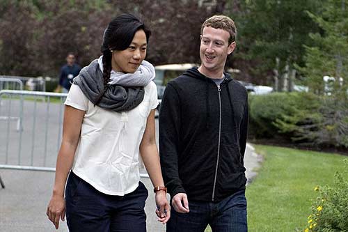 Vợ chồng Mark Zuckerberg và Priscilla Chan năm 2013. Ảnh Bloomberg
