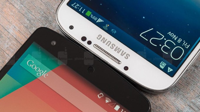 Google Nexus 5 và Samsung Galaxy S4. (Ảnh: Phone Arenas)