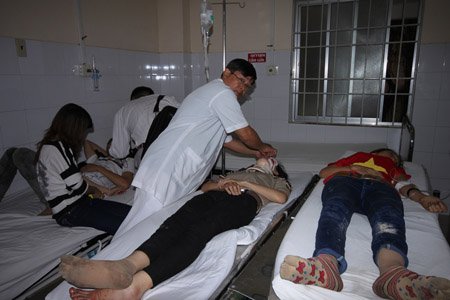 Cấp cứu nạn nhân tại Khoa cấp cứu Bệnh viện tỉnh Khánh Hòa