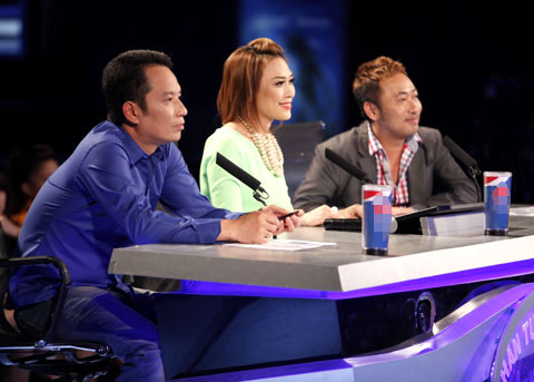 Bộ ba giám khảo Vietnam Idol 2013 (từ trái sang): Anh Quân, Mỹ Tâm, Quang Dũng.