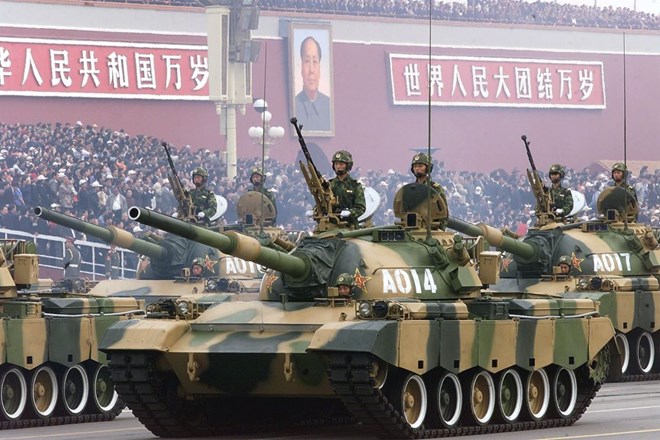 Những chiếc xe tăng được thiết kế cách đây 30 năm đã trở lên chật hẹp đối với nhiều binh sĩ Trung Quốc. (Ảnh minh họa)