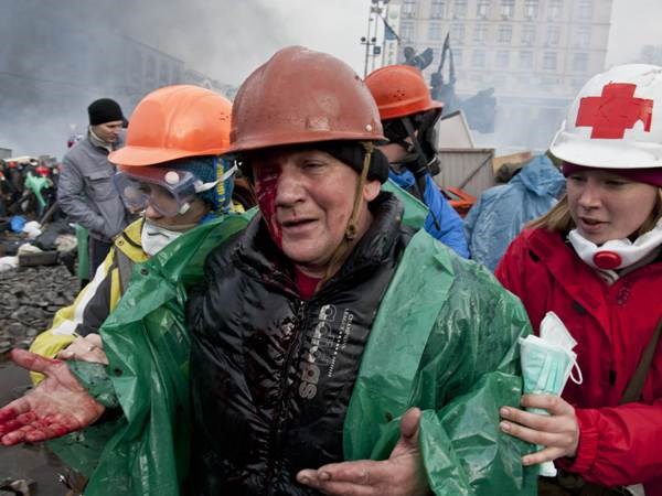 Thủ đô Kiev đã trở thành bãi chiến trường thực sự giữa người biểu tình và cảnh sát. (Ảnh: AFP/TTXVN)