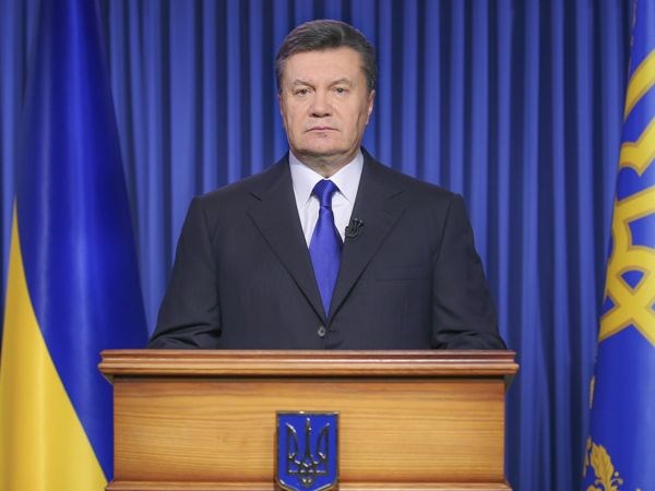 Ông Yanukovych tuyên bố với các phái viên của EU về kế hoạch bầu cử sớm tại Ukraine. (Ảnh: AFP/TTXVN)