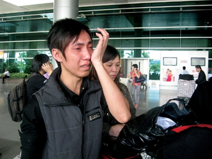 Giọt nước mắt những người đi xuất khẩu lao động trở về (Nguồn ảnh: MEC)