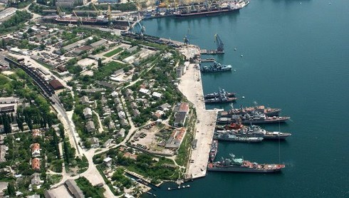 Có thông tin cho rằng ông Yanukovych đã rời Balaklava, thuộc Sevastopol sang Nga.