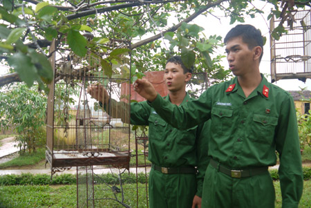 Phút thư dãn của các chiến sĩ Trung đoàn 143.