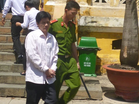 Trần Thanh Tâm bị áp giải về trại giam. Ảnh: ANTĐ