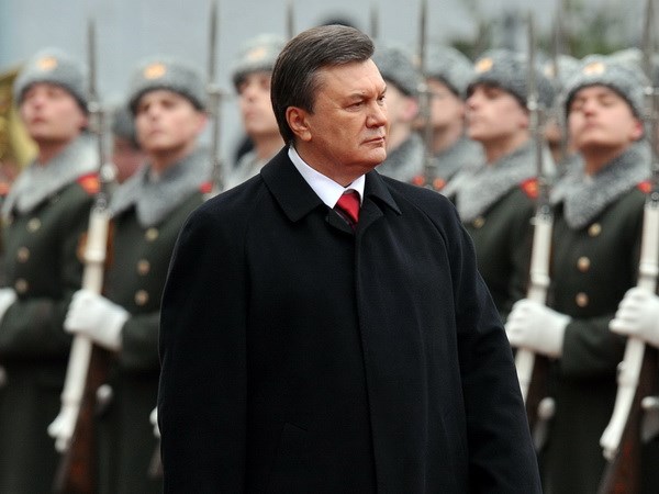 Tổng thống Ukraine Viktor Yanukovych duyệt đội danh dự ở Kiev ngày 25.2.2010. (Nguồn: AFP/TTXVN)