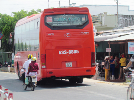 Xe khách gây tai nạn