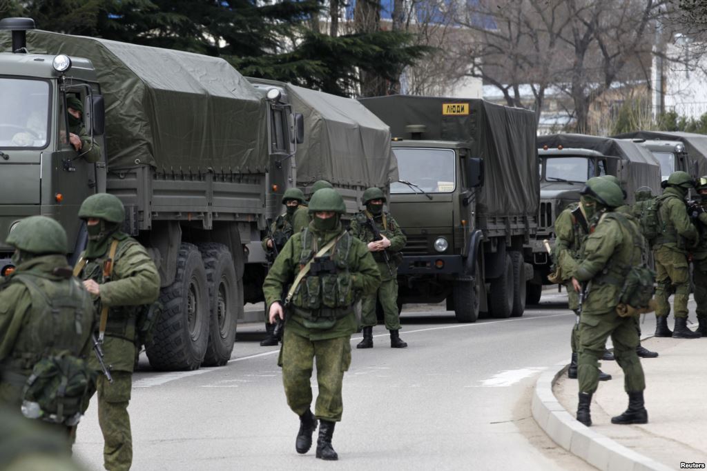 Quân đội Nga điều tới sát với Crimea