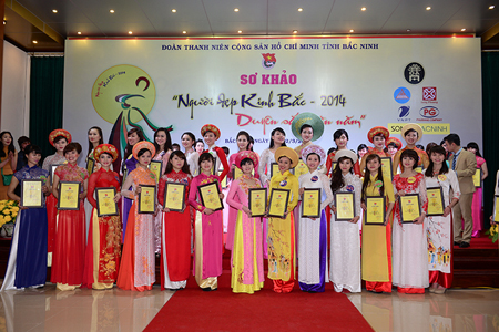 25 người đẹp lọt vào vòng chung kết cuộc thi Người đẹp Kinh Bắc 2014 (Nguồn ảnh: HNMO)