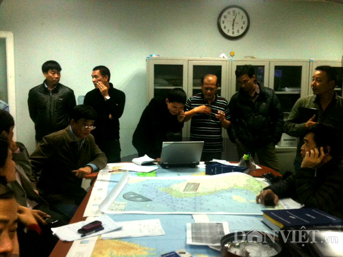 Các cán bộ của Việt Nam tại Trung tâm phối hợp tìm kiếm cứu nạn (Tông Công ty Quản lý bay Việt Nam) đang túc trực tham gia công tác điều phối.