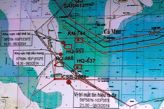 Vị trí xác định máy bay mất liên lạc, vết dầu loang và vật thể lạ.