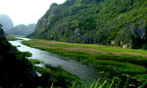 Biết tìm hình vẽ ở đâu trong những dãy núi điệp trùng của khu ngập nước Vân Long này? 