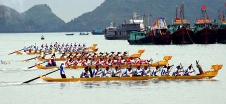  Hội đua thuyền rồng ở Đồ Sơn (Nguồn ảnh Internet)