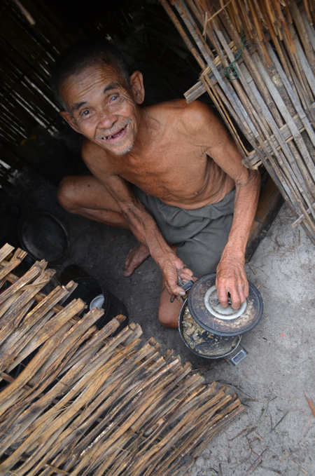 Những ấy năm lão sống nhờ ông trời, không thuốc thang.