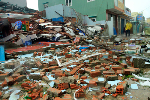Cơn bão Nari năm ngoái khiến ngôi nhà ở Đà Nẵng bị đổ sập hoàn toàn.