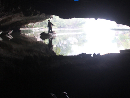 Hang Luồn nhìn từ bên trong.