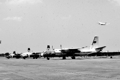 Những chiếc máy bay Việt Nam sau khi làm nhiệm vụ qua ống kính của Liu Chang.