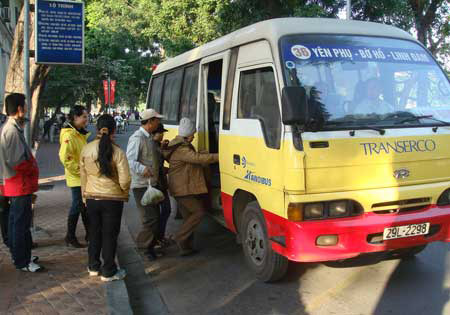 Giá vé xe buýt Hà Nội sẽ tăng từ ngày 1.5.2014. 