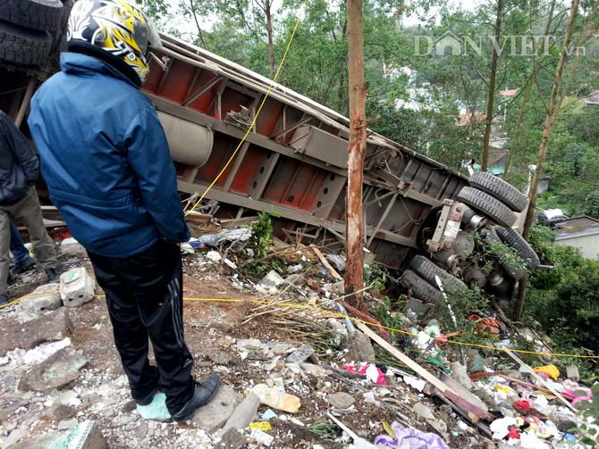 Hiện trường vụ container đập nát nhà cấp 4 của dân xảy ra chiều 20.3.2014.