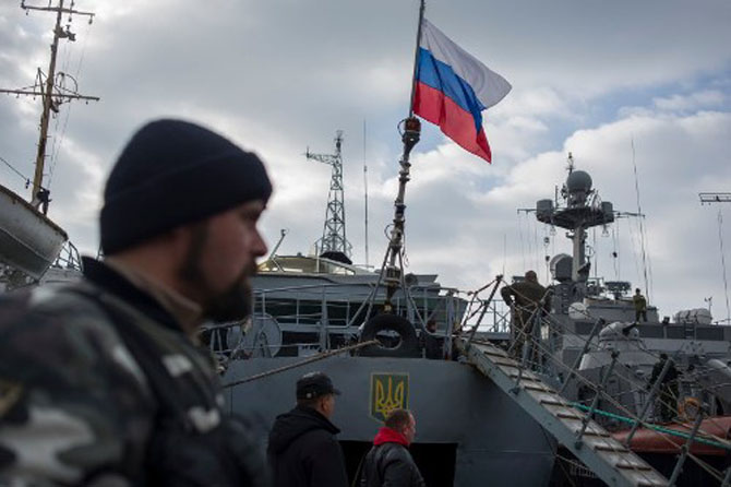 Đã có 31 chiến hạm Ukraine treo cờ Nga.