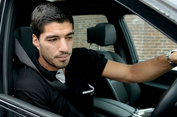 Suarez đã quyết định đầu tư vào một công ty bất động sản.