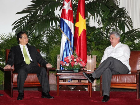 Thủ tướng Nguyễn Tấn Dũng gặp và làm việc với ông Miguel Diaz Canel Bermudez-  Phó Chủ tịch thứ nhất Hội đồng Nhà nước và Hội đồng Bộ trưởng Cuba.  TTXVN