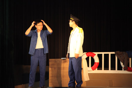 Vở kịch “Bệnh sĩ” trên sàn tập của Nhà hát Kịch Việt Nam. 
