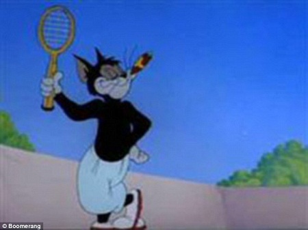 Đối thủ thi đấu tennis của Tom luôn “phì phèo” điếu thuốc trên miệng.