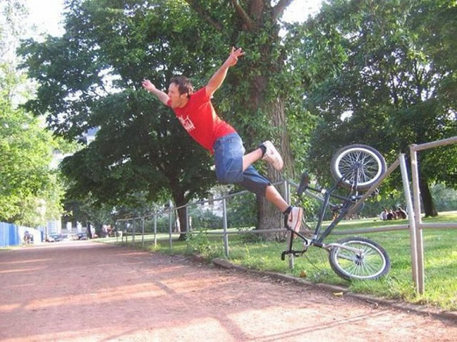 Xem hình ảnh hài vui nhộn nhất cười đau bụng với những chiếc xe đạp  Lạ  vui  Việt Giải Trí
