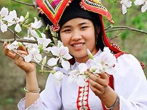Dân tộc Thái - Với nhiều nét đẹp văn hóa đặc trưng và phong phú, dân tộc Thái là một trong những dân tộc có sức hút khó cưỡng. Từ những trang phục truyền thống đến nghệ thuật múa xòe đầy sáng tạo, dân tộc Thái luôn đem lại những trải nghiệm tuyệt vời cho bất cứ ai đặt chân đến với vùng đất Tây Bắc. Hãy cùng khám phá những hình ảnh đẹp về dân tộc Thái để khám phá thêm về sự đa dạng và phong phú của văn hóa Việt Nam.