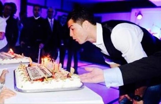 Cristiano Ronaldo rạng rỡ đón sinh nhật tuổi 38
