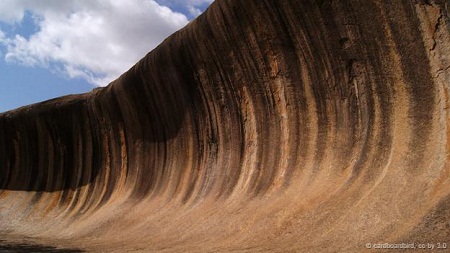 Núi đá hình sóng biển ở Úc: