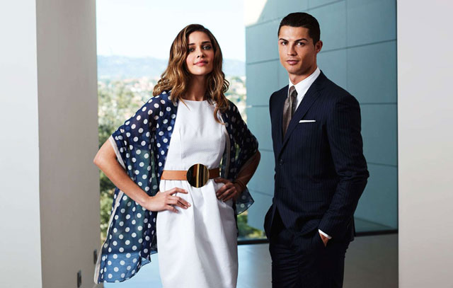 Ronaldo và siêu mẫu nóng bỏng thành 