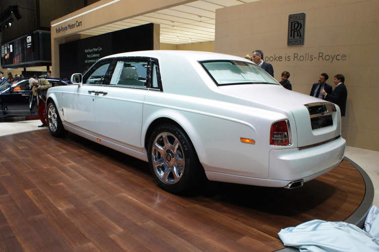 RollsRoyce Ghost I 66 V12 48V 570 Hp 2009 2010 2011 2012 2013 2014   thông số kỹ thuật đánh giá và giá lăn bánh mới nhất  XEZii