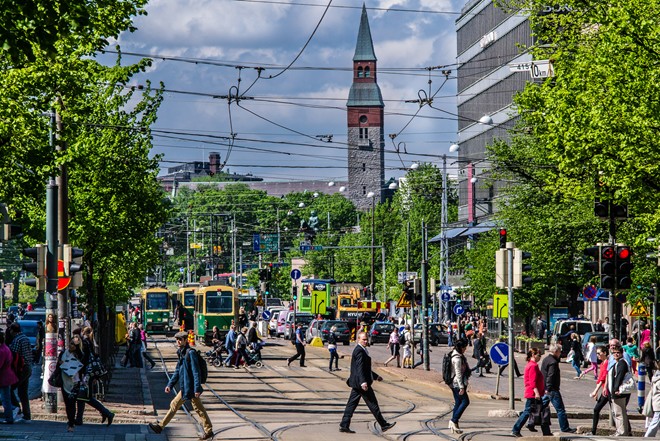 Helsinki (Phần Lan): Chính quyền của thủ đô Helsinki luôn khuyên khích người dân sử dụng xe đạp và các phương tiện công cộng. Thành phố đã hướng tới sự phát triển bền vững từ cuối những năm 50 với các chương trình sử dụng năng lượng hiệu quả. Chính quyền thành phố cũng thông qua Kế hoạch Hành động Bền vững vào năm 1992.