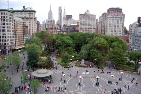 New York (Mỹ): Các chất thải khí nhà kính tại thành phố rộng và xanh nhất tại Mỹ luôn ở mức thấp bởi đây là nơi tọa lạc của nhiều tòa nhà xanh. Người dân tại đây thường chọn cách di chuyển bằng hệ thống giao thông công cộng. 