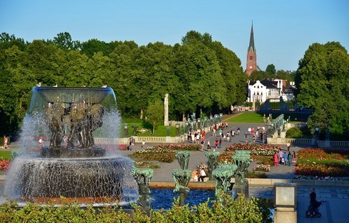 Oslo (Na Uy): là một trong 4 thành phố thuộc vùng Bắc Âu nằm trong danh sách những thành phố xanh nhất thế giới. Mặc dù là một trong những thành phố đông dân nhất tại Na Uy, Oslo cũng là thành phố xanh nhất. Một trong những lý do khiến Oslo trở thành thành phố xanh là nhờ sự phối hợp hiệu quả giữa người dân và chính quyền trong việc phát triển hiệu quả nguồn năng lượng.