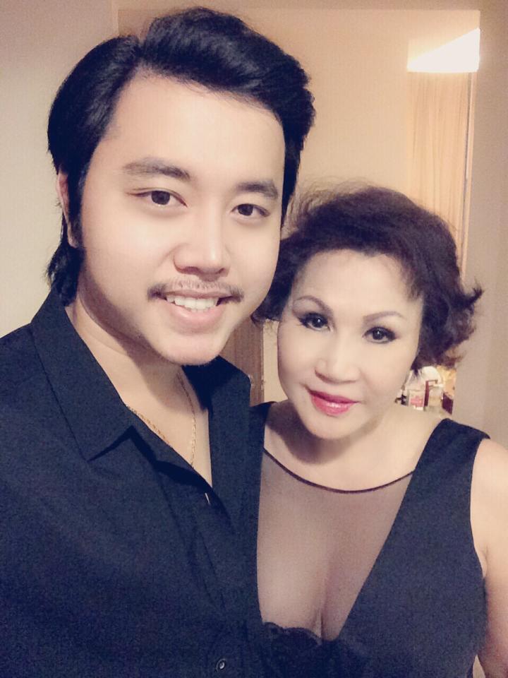 Cặp đôi lệch tuổi showbiz Việt là một trong những tâm điểm của truyền thông. Xem hình ảnh liên quan đến cặp đôi lệch tuổi showbiz Việt để cảm nhận được sự thành công và độc đáo của mối quan hệ này.