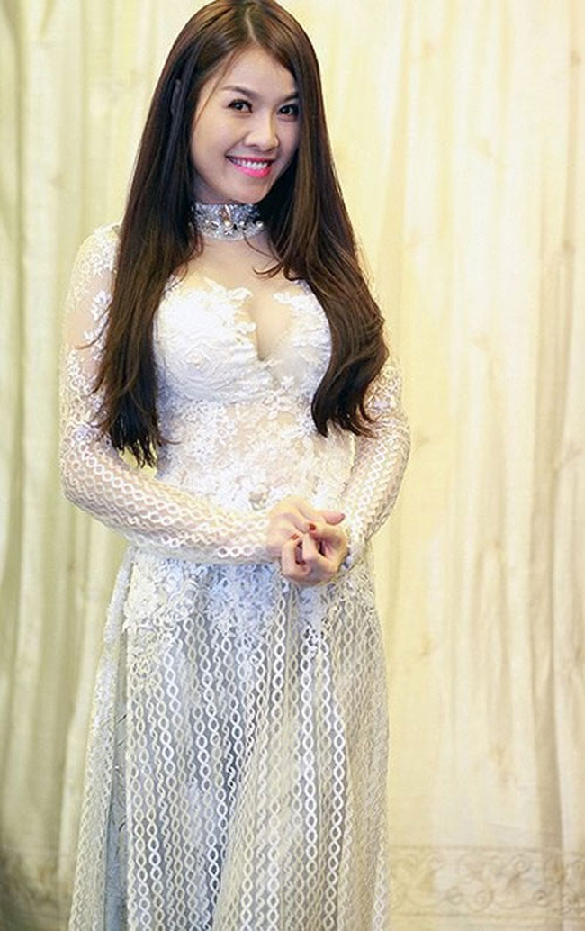 my nhan viet qua goi cam voi ao dai cach tan tao bao hinh anh 10