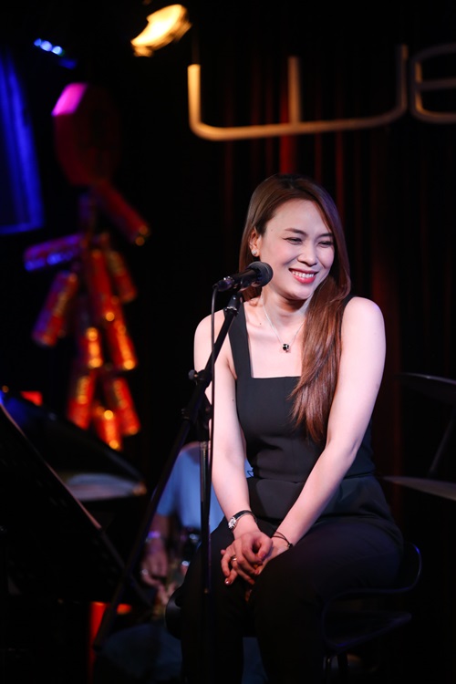 Mỹ Tâm hạnh phúc được tổ chức sinh nhật sớm trên sân khấu  Nhạc Việt