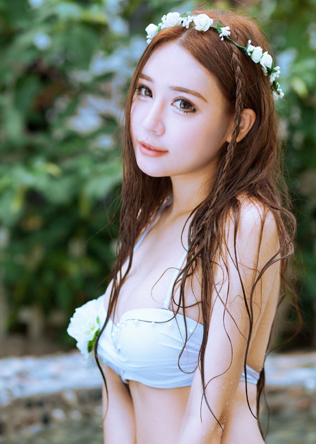 hot girl cao gan 1,8m khoe eo thon voi bikini hinh anh 6