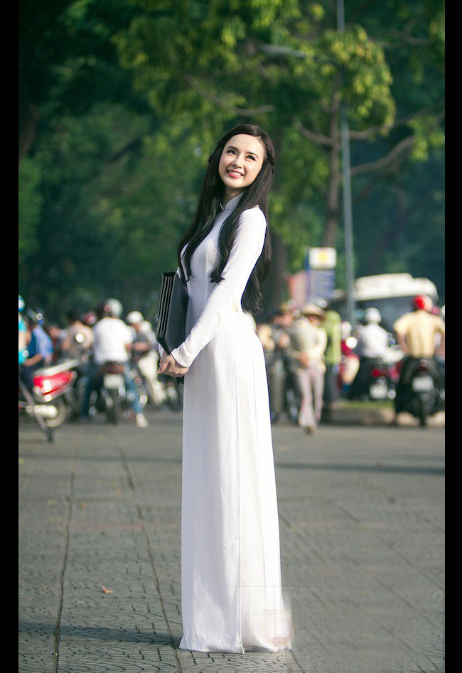 hot girl viet tinh khoi trong ta ao dai trang hinh anh 22