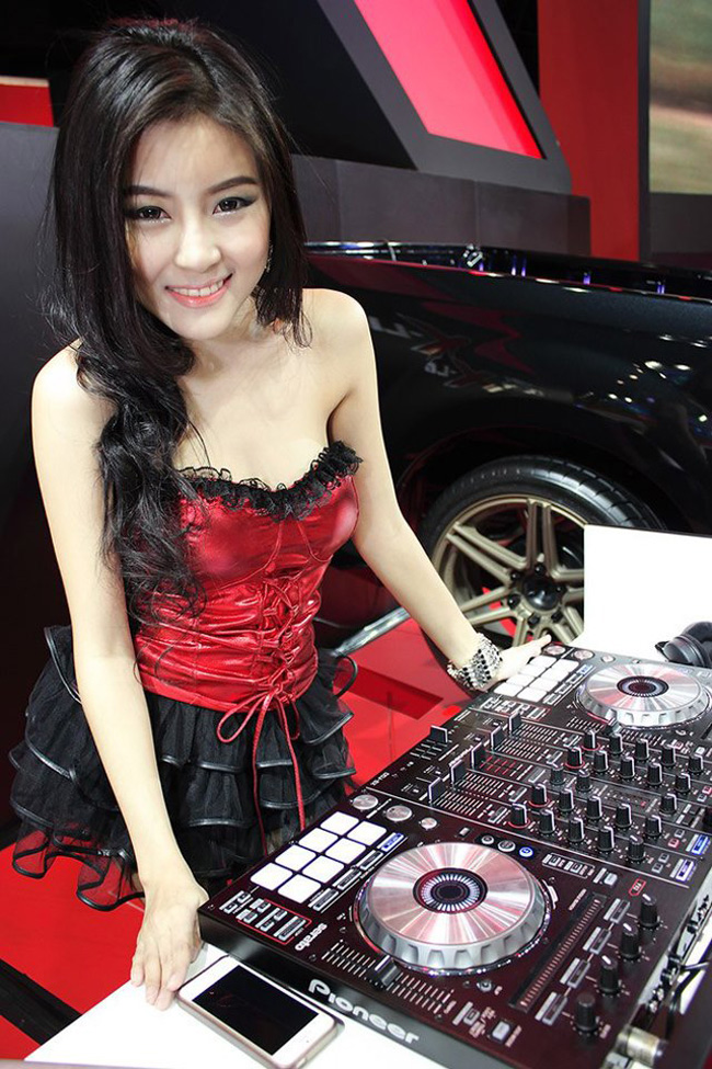 'tuyet ky' giu dang sexy cua 4 dj tung toi viet nam hinh anh 24