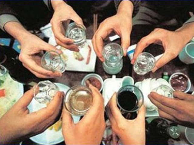 Bạn đã biết rằng việc thường xuyên uống rượu sẽ ảnh hưởng đến sức khỏe của bạn? Hãy cùng xem những hình ảnh rõ ràng và sáng tỏ về những tác hại mà việc uống rượu đem lại cho sức khỏe của chúng ta.