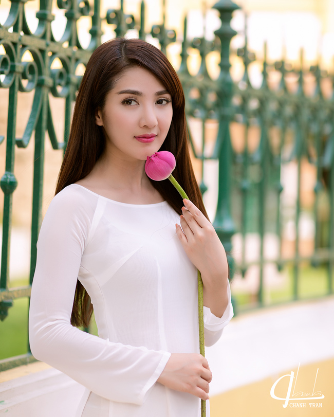 hot girl linh napie e ap ben sen hong hinh anh 3