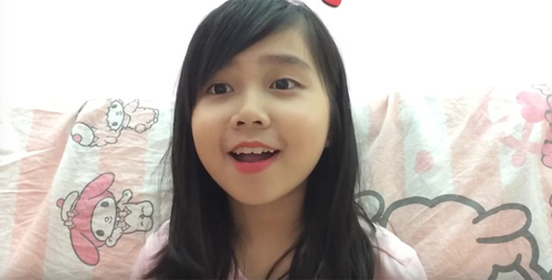 Thích thú với cô bé Việt 10 tuổi đam mê mỹ phẩm