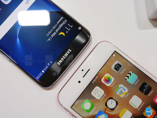 so sanh galaxy s7 edge vs iphone 6s plus: cham tran nay lua hinh anh 6